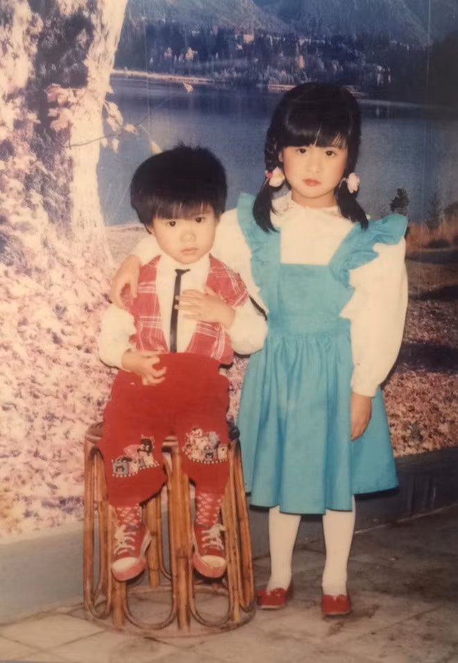 Hoa hậu Ngọc Hân và em trai ngày bé.