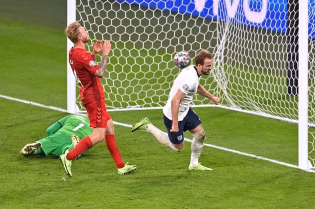 Kane có cơ hội lớn nhất đuổi kịp Ronaldo.