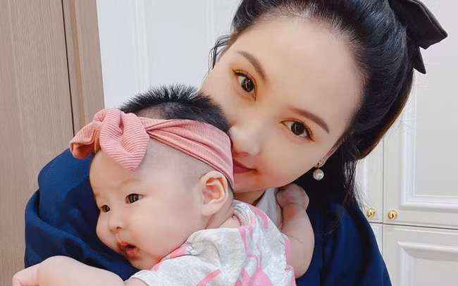 Bảo Thanh ghen với con gái vì được chồng yêu chiều hơn mình ảnh 1
