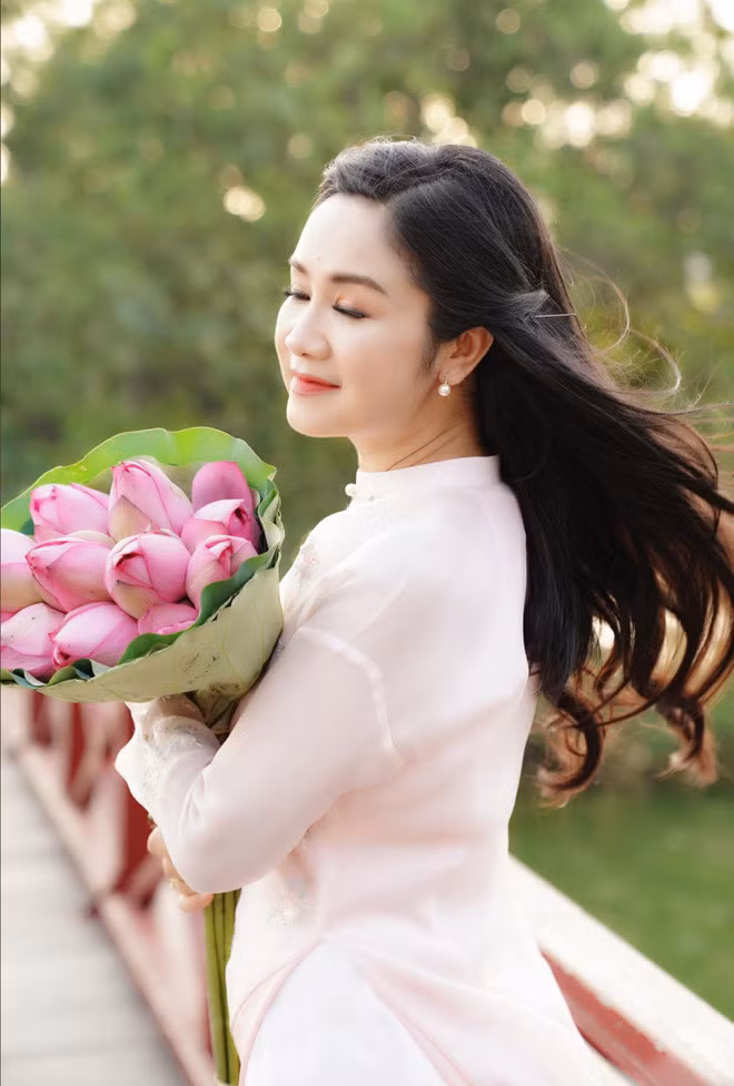 NSND Thu Hà khiến fans mê mẩn bởi nhan sắc trẻ trung ảnh 2