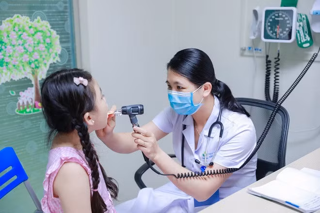 Trẻ diễn biến nặng do cha mẹ không đưa đi khám ảnh 1 Tre dien bien nang do cha me khong dua di kham anh 1