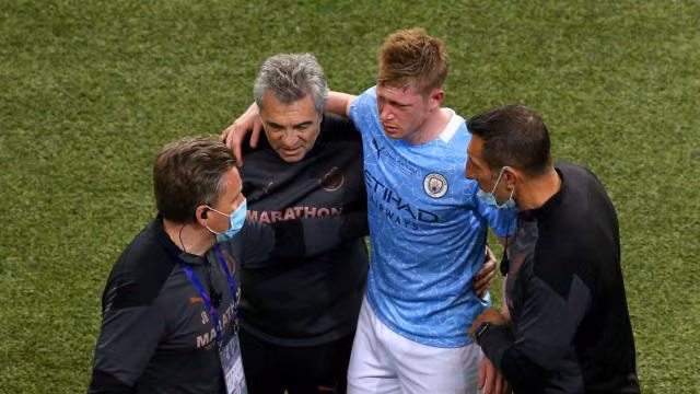 CĐV Manchester City phẫn nộ vì HLV Roberto Martinez - Ảnh 1.