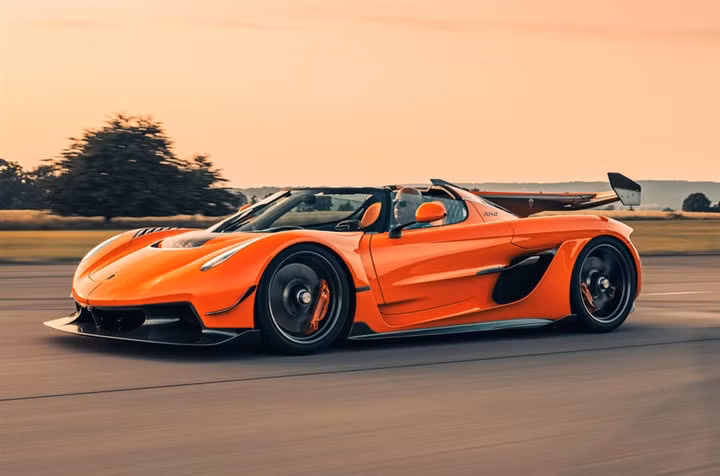 Ra mắt lần đầu tiên tại triển lãm Geneva Motor Show 2019, Koenigsegg Jesko là mẫu xe kế nhiệm của siêu phẩm Agera, vốn đã ngừng sản xuất vào năm 2018. (Ảnh: Autocar)
