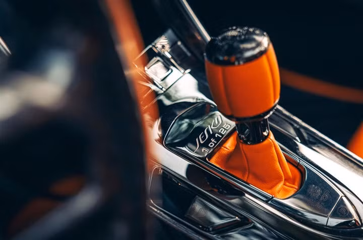 Koenigsegg Jesko sử dụng carbon cho cả ngoại thất, nội thất khung sườn và bộ mâm. (Ảnh: Autocar)
