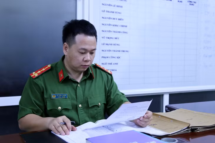 Điều tra viên Đỗ Đình Thanh, điều tra viên Đội hướng dẫn, điều tra tội phạm về tham nhũng kinh tế, buôn lậu, môi trường, Phòng CSĐT tội phạm về tham nhũng, kinh tế, môi trường (Công an tỉnh).