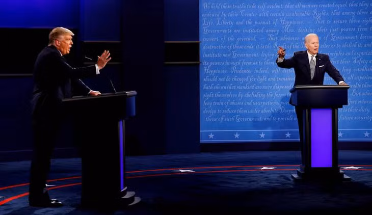 Hai ông Joe Biden (phải) và Donald Trump tại vòng tranh luận đầu tiên trong chiến dịch tranh cử hồi năm 2020. Ảnh: AP
