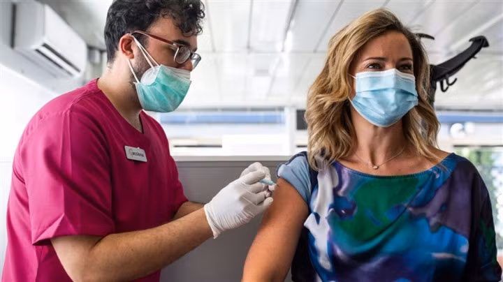 Vaccine hoạt động hiệu quả thế nào trước biến thể Delta? ảnh 1