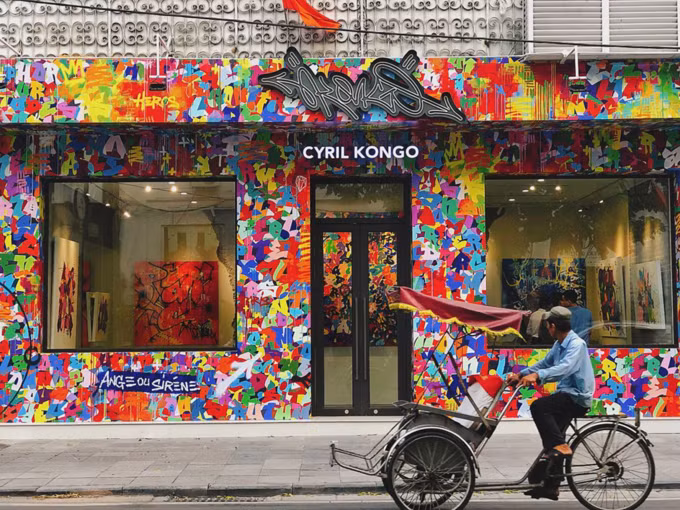 Phòng tranh của nghệ sĩ graffiti Cyril Kongo tọa lạc trên phố Tràng Tiền, Hà Nội.
