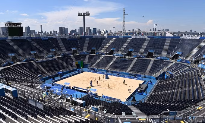 Một trận đấu bóng chuyền không khán giả tại Olympic Tokyo 2020. Tuy nhiên, người hâm mộ vẫn có thể trải nghiệm trận đấu qua video được ghi bởi hàng chục camera xung quanh. Ảnh: VCG.