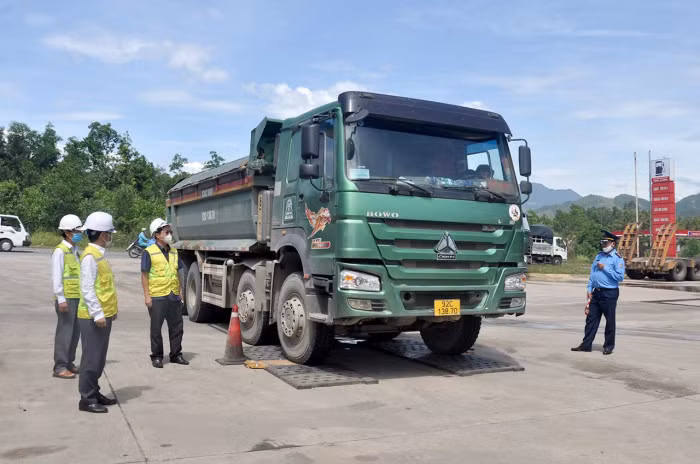 Mạnh tay xử lý tài xế chống đối khi vi phạm giao thông 1