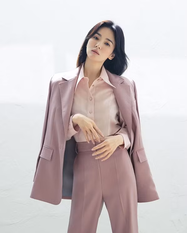 Song Hye Kyo đang đóng phim truyền hình "Now, We Are Breaking Up". Sau tác phẩm này, cô sẽ tham gia hai dự án khác. Ảnh: Michaa.