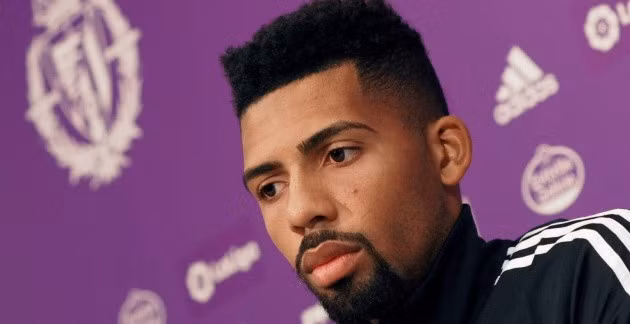 Barca chấm dứt hợp đồng với Fernandes.