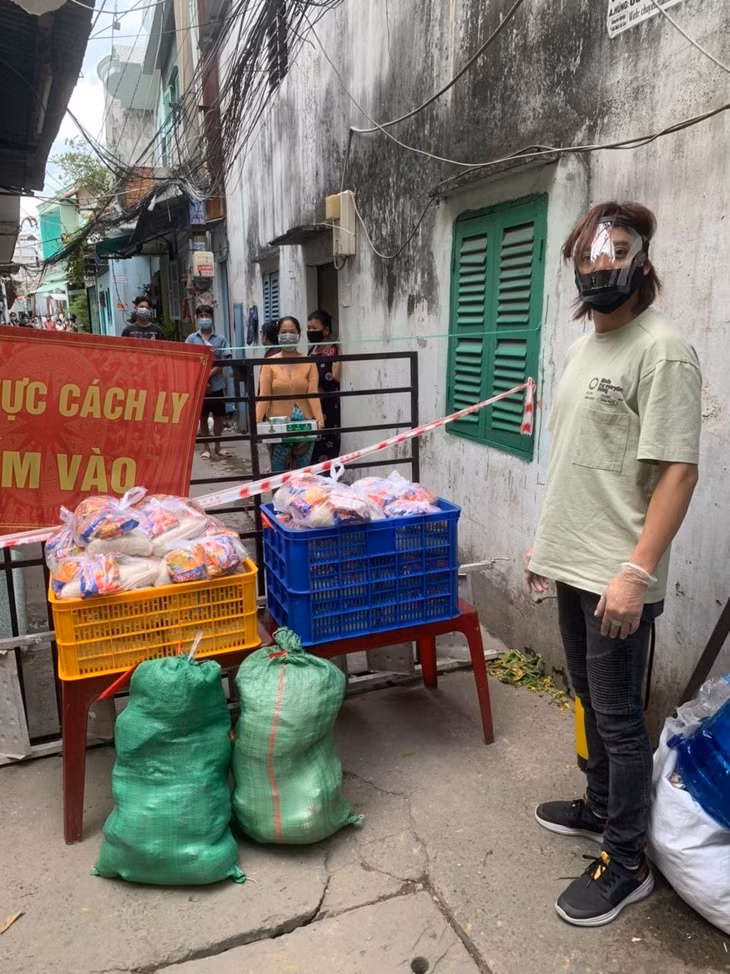Việt Hương đáp trả khi bị xỉa xói kinh doanh từ công việc từ thiện ảnh 3 Việt Hương đáp trả khi bị xỉa xói kinh doanh từ công việc từ thiện ảnh 3