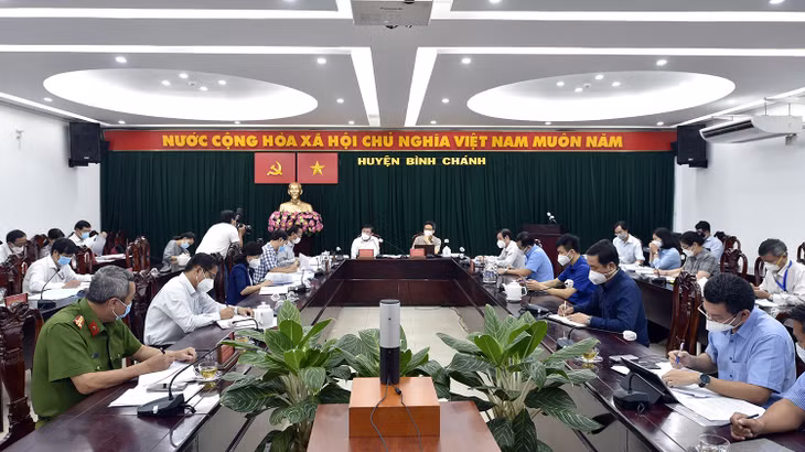 Phó Thủ tướng Vũ Đức Đam đề nghị trong thời gian giãn cách xã hội theo Chỉ thị 16/CT-TTg, TPHCM cũng phải hết sức chú ý thực hiện giải pháp, chính sách đồng bộ bảo đảm đời sống, sinh hoạt cho người dân cả vật chất, lẫn tinh thần Phó Thủ tướng Vũ Đức Đam đề nghị trong thời gian giãn cách xã hội theo Chỉ thị 16/CT-TTg, TPHCM cũng phải hết sức chú ý thực hiện giải pháp, chính sách đồng bộ bảo đảm đời sống, sinh hoạt cho người dân cả vật chất, lẫn tinh thần