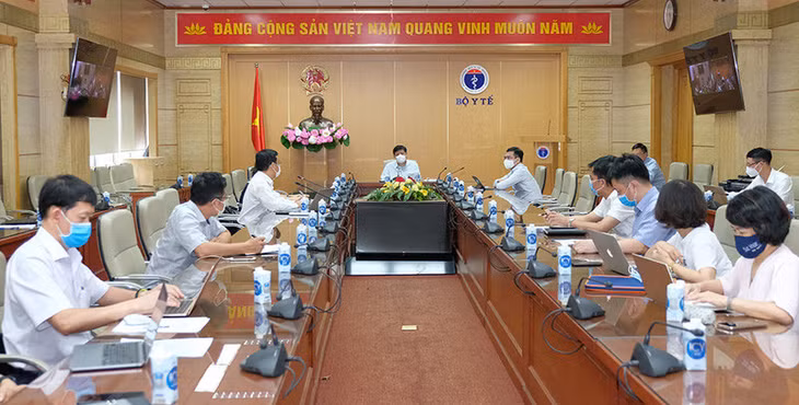 Bộ trưởng Bộ Y tế Nguyễn Thanh Long và các đại biểu tại điểm cầu Bộ Y tế. Ảnh: Trần Minh