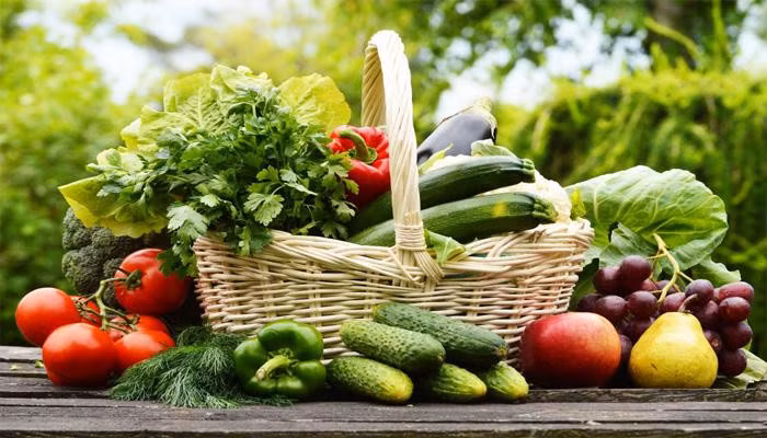 Chế độ ăn nhiều trái cây và rau củ tốt cho người bệnh thoái hóa khớp.