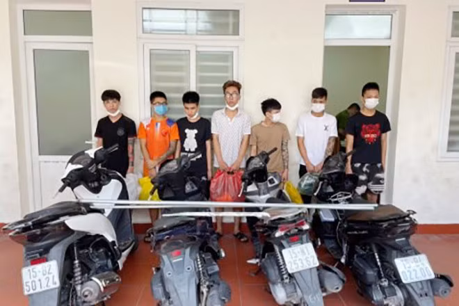 Nhóm đối tượng gây ra vụ giết người bị bắt cùng nhiều hung khí nguy hiểm.