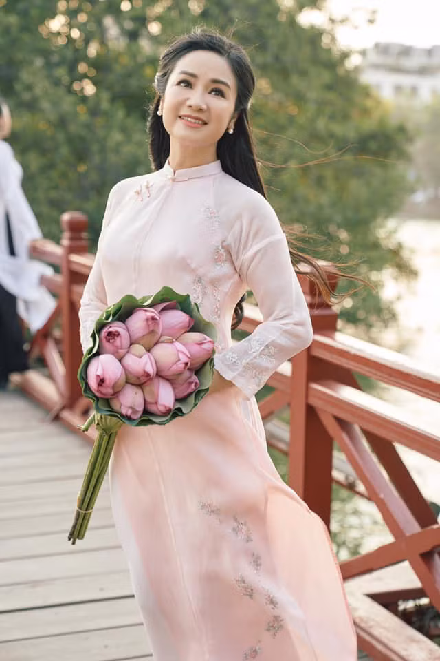 NSND Thu Hà khiến fans mê mẩn bởi nhan sắc trẻ trung - Ảnh 2.