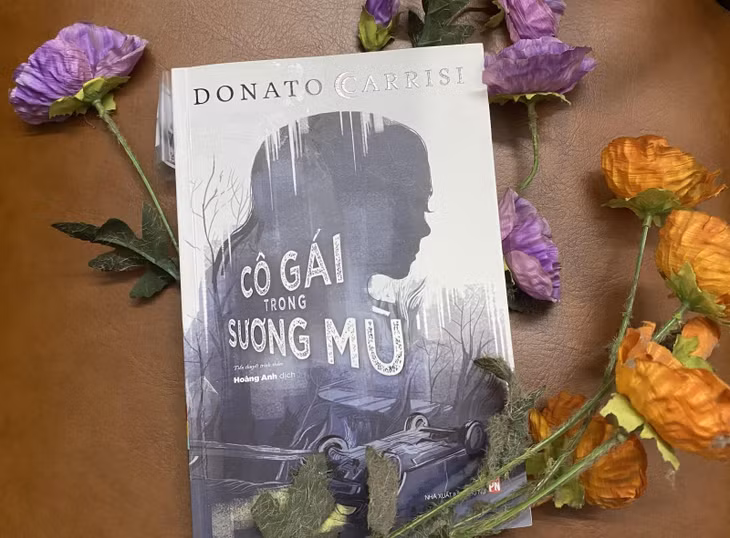 Cô gái trong sương mù - tiểu thuyết trinh thám hấp dẫn của nhà văn Italy lừng danh Donato Carrisi.