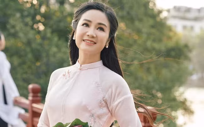 NSND Thu Hà khiến fans mê mẩn bởi nhan sắc trẻ trung ảnh 1