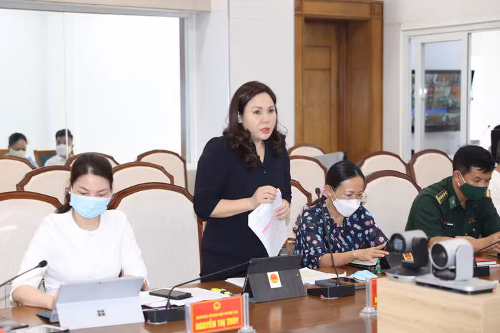 Lãnh đạo Sở Công Thương báo cáo, làm rõ thêm về hoạt động thương mại.