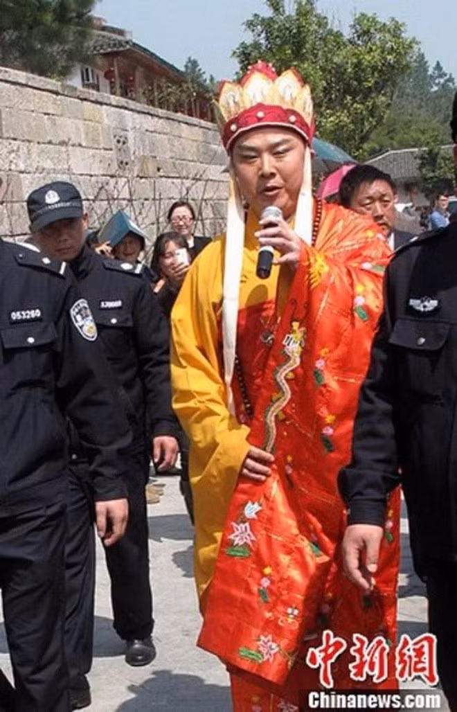 Từ Thiếu Hoa cũng không còn giữ được dáng vẻ thư sinh, điển trai như trước do tăng cân và tuổi tác.