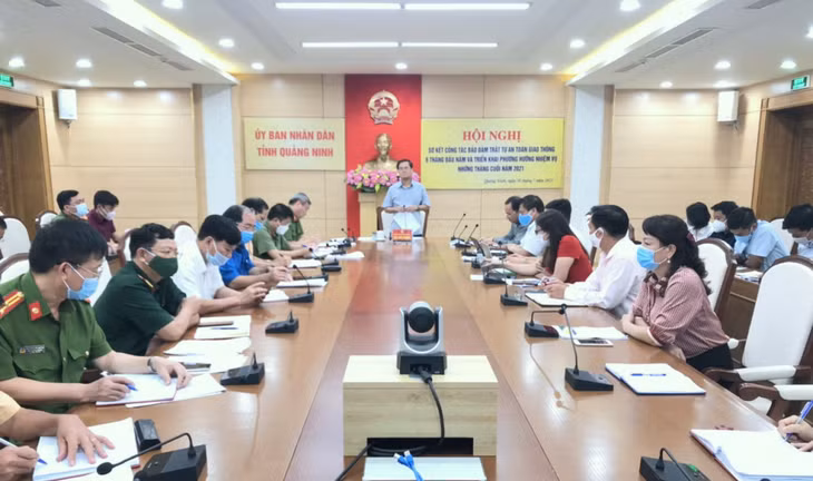Đồng chí Bùi Văn Khắng, Phó Chủ tịch UBND tỉnh, Phó Trưởng Ban Phụ trách Ban ATGT tỉnh chủ trì và kết luận hội nghị.