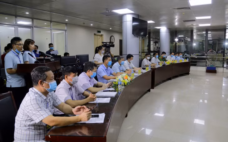 Đại diện các đơn vị tham gia giám sát, chứng kiến việc quay số mở thưởng XSKT.