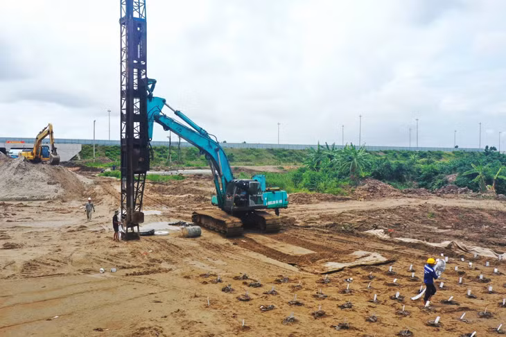 Thi công dự án nút giao Đầm Nhà Mạc - nút giao dạng hoa thị hoàn chỉnh lớn nhất Quảng Ninh hiện nay có diện tích xây dựng 83,4ha.