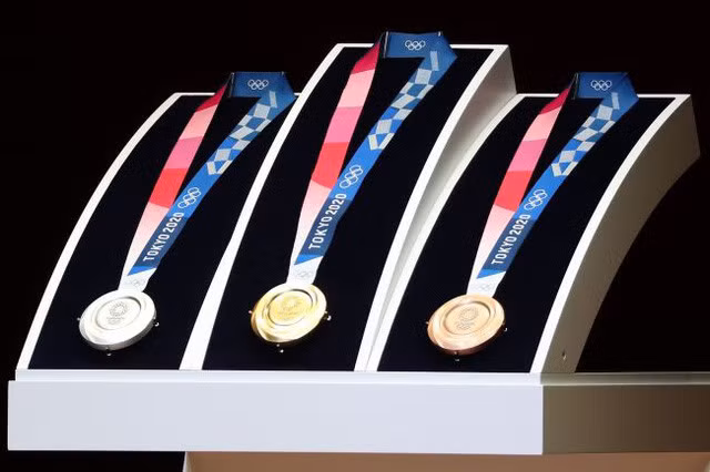 Huy chương của Olympic Tokyo 2020 được chế tác từ... rác thải điện tử - Ảnh 2.