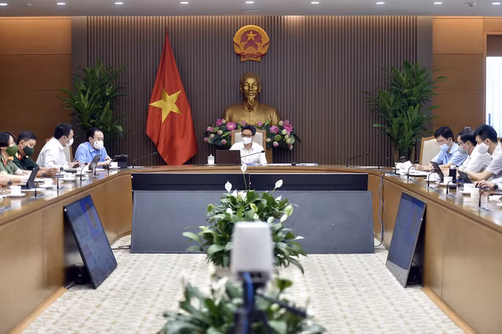 Tại cuộc họp, Phó Thủ tướng Vũ Đức Đam đặt nhiều câu hỏi cụ thể xung quanh vấn đề xét nghiệm và truy vết của TPHCM. Ảnh: VGP/Đình Nam Tại cuộc họp, Phó Thủ tướng Vũ Đức Đam đặt nhiều câu hỏi cụ thể xung quanh vấn đề xét nghiệm và truy vết của TPHCM. Ảnh: VGP/Đình Nam