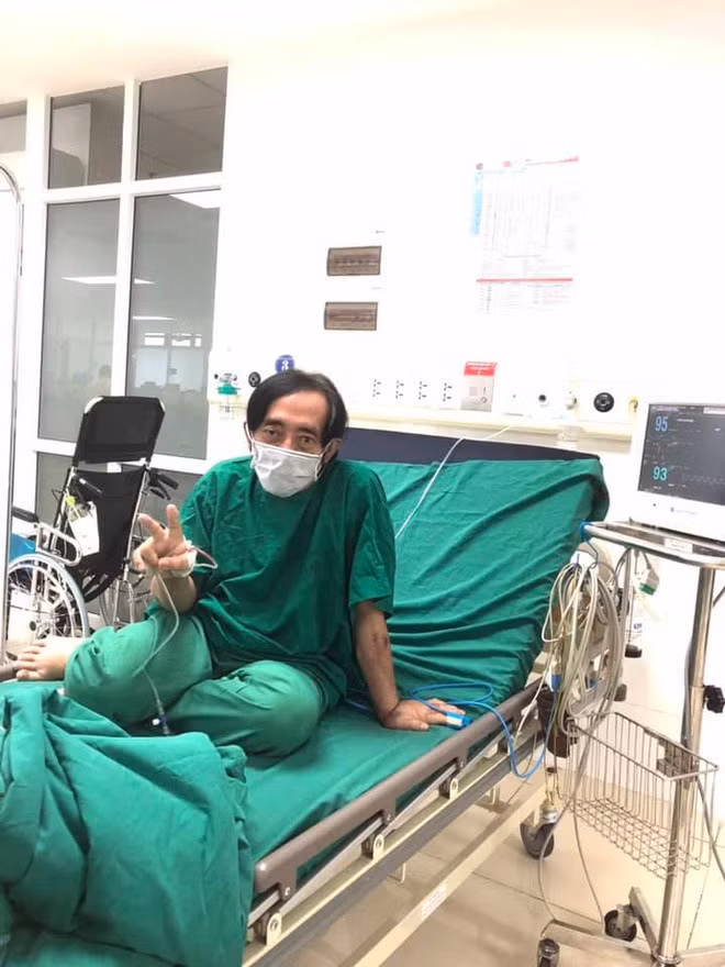 Nghệ sĩ Giang Còi đang điều trị tại Bệnh viện Phổi Trung ương (Ảnh: FBNV).