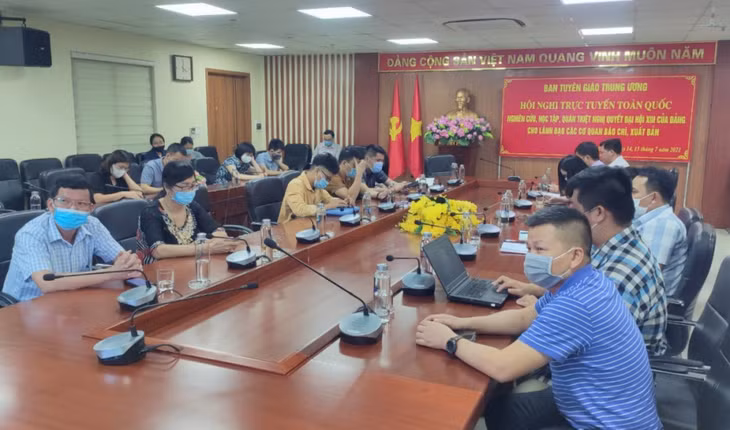 Quang cảnh hội nghị tại điểm cầu Trung tâm Truyền thông tỉnh Quảng Ninh.