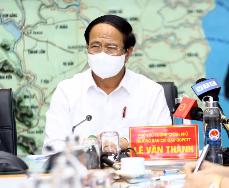 Phó Thủ tướng Lê Văn Thành: Chúng ta đã sẵn sàng ứng phó với áp thấp nhiệt đới, kể cả tình huống mạnh lên thành bão - Ảnh VGP/Đức Tuân Phó Thủ tướng Lê Văn Thành: Chúng ta đã sẵn sàng ứng phó với áp thấp nhiệt đới, kể cả tình huống mạnh lên thành bão - Ảnh VGP/Đức Tuân