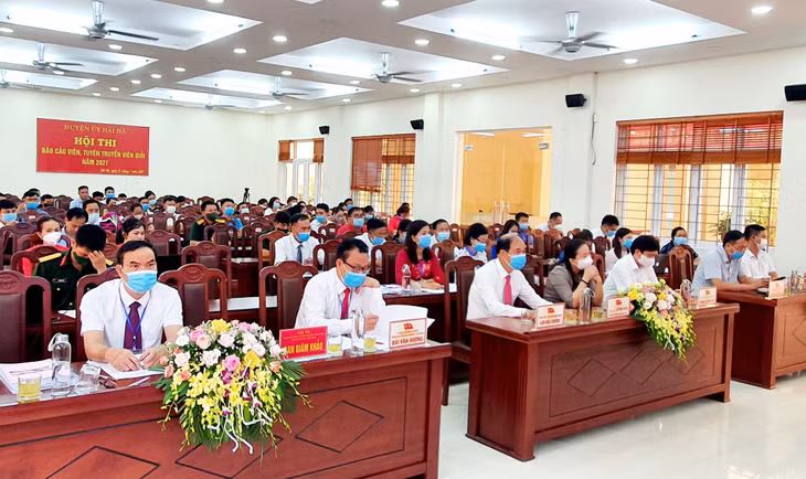 Quang cảnh hội thi