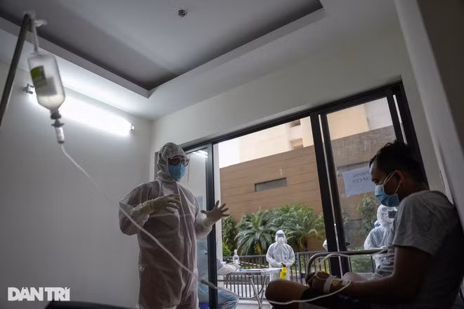 Các y bác sĩ đang căng mình với tinh thần trách nhiệm cao nhất để bảo vệ sức khỏe cho người dân.