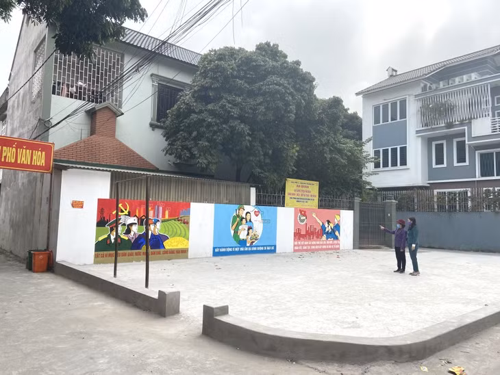 Công trình bê tông hóa sân chơi cộng đồng khu phố 6 (phường Thanh Sơn, TP Uông Bí) hoàn thành đầu năm 2021 có sự đóng góp tích cực của người dân.