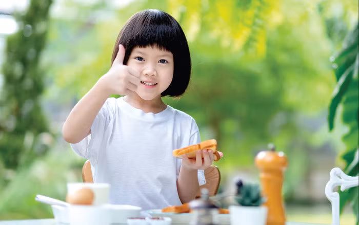 Dịch bệnh phức tạp, cho trẻ ăn thế nào để phòng chống Covid? ảnh 1