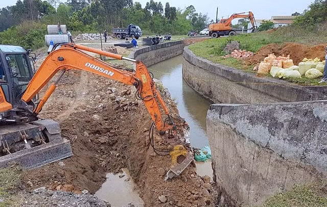 Công ty TNHH MTV Thủy lợi Yên Lập sửa chữa, nâng cấp tuyến kênh dẫn chính hồ Yên Lập.