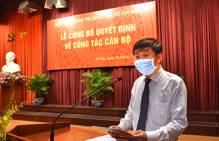 PGS,TS. Phạm Minh Sơn, tân Giám đốc Học viện Báo chí và Tuyên truyền phát biểu nhận nhiệm vụ,