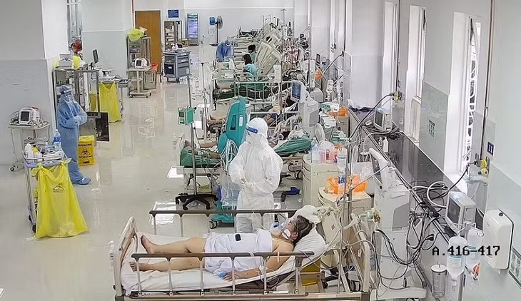 Điều trị bệnh nhân COVID-19 tại Đồng Nai. Ảnh: Bộ Y tế