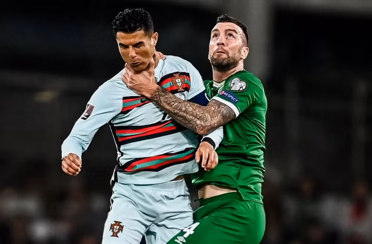 Ronaldo đã rất gần bàn thắng ở phút 67, nhưng cú đánh đầu sở trường của anh lại đưa bóng đi chệch cột trong gang tấc.