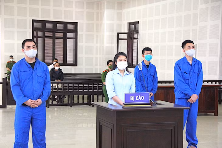Các bị cáo tại phiên xét xử sơ thẩm ngày 30/11.