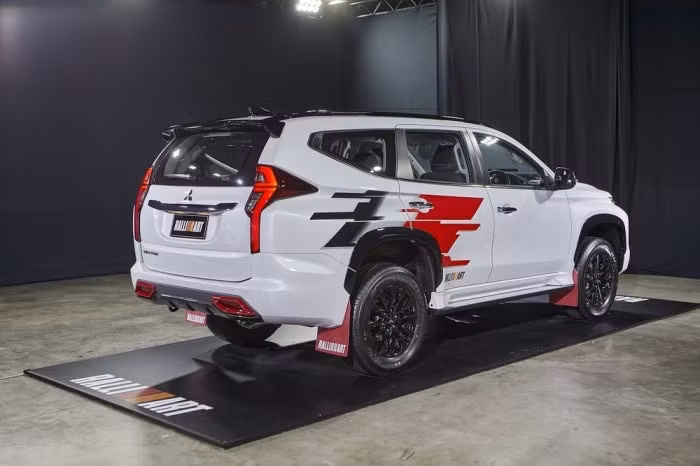 Cận cảnh đuôi xe của Mitsubishi Pajero Sport Ralliart 2022