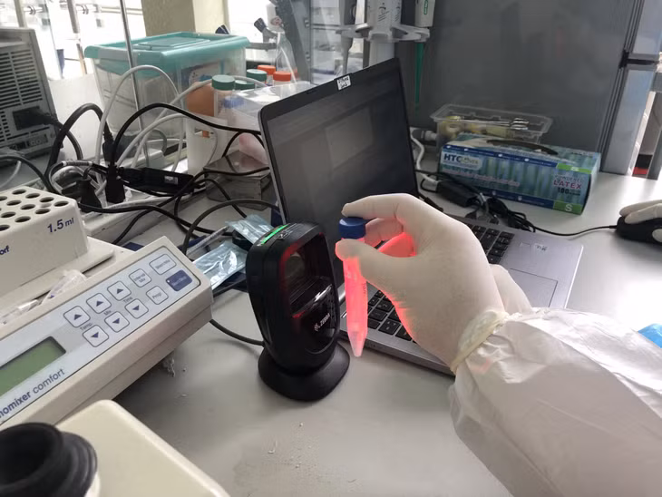 Mẫu được mã hóa, chuyển lên hệ thống.