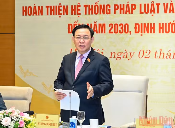 Chủ tịch Quốc hội Vương Đình Huệ phát biểu khai mạc tọa đàm.