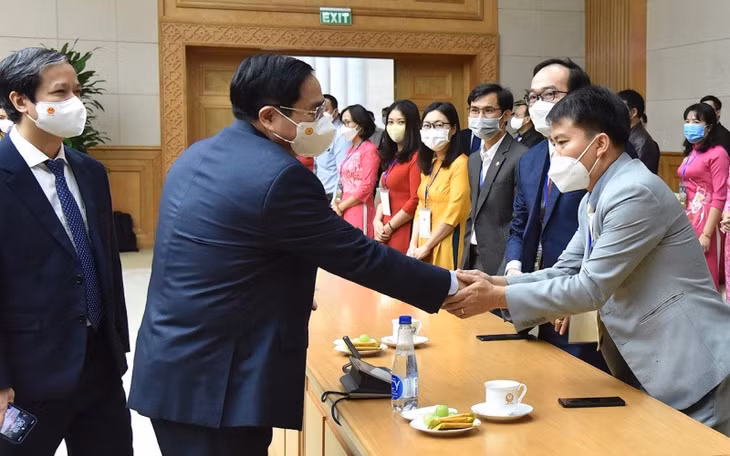 Thủ tướng Phạm Minh Chính gặp mặt đại diện nhà giáo, cán bộ quản lý giáo dục tiêu biểu. (Ảnh: Trần Hải)
