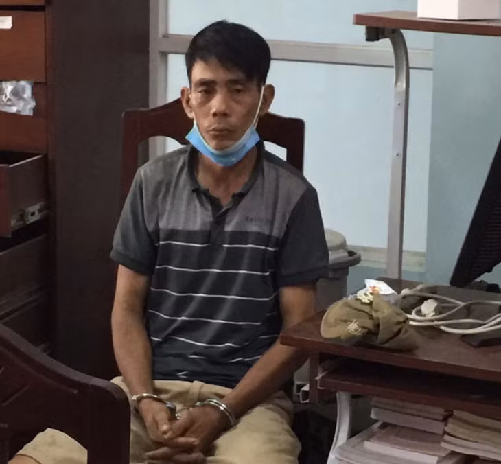 Đối tượng Hứa Thế Nhật tại cơ quan điều tra, Công an huyện Hàm Tân
