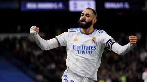 Benzema vượt thành tích ghi bàn lịch sử của Henry ảnh 1