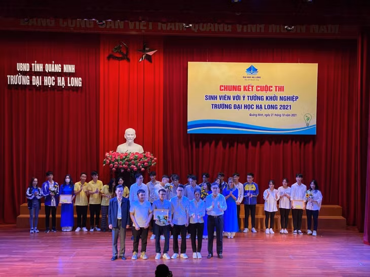 Chung kết cuộc thi Sinh viên với ý tưởng khởi nghiệp tại Trường Đại học Hạ Long.